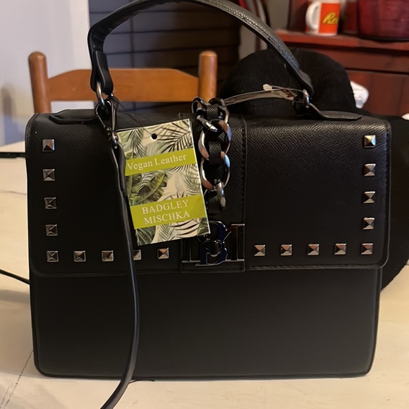 BADGLEY MISCHKA Black Crossbody Bag with Leather lock.. Chain and stud design. - Picture 2 of 6